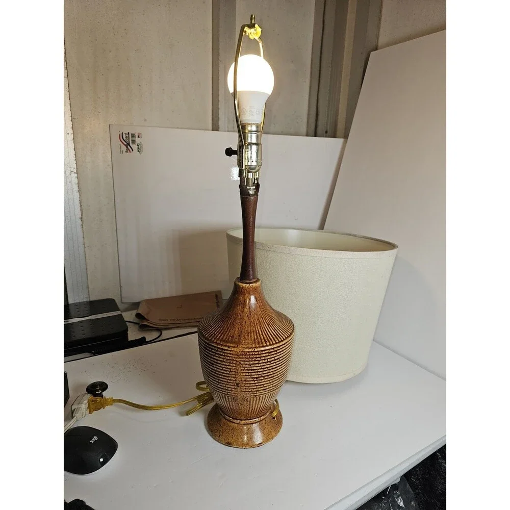 Mid-Century Modern Quartite Creative Corp Table Lamp with  Shade
